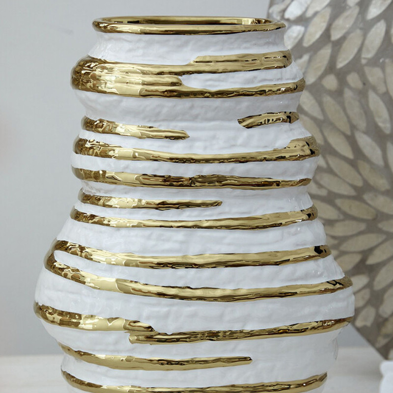 Ваза белая с рельефной поверхностью и золотыми полосами Vase Beehive