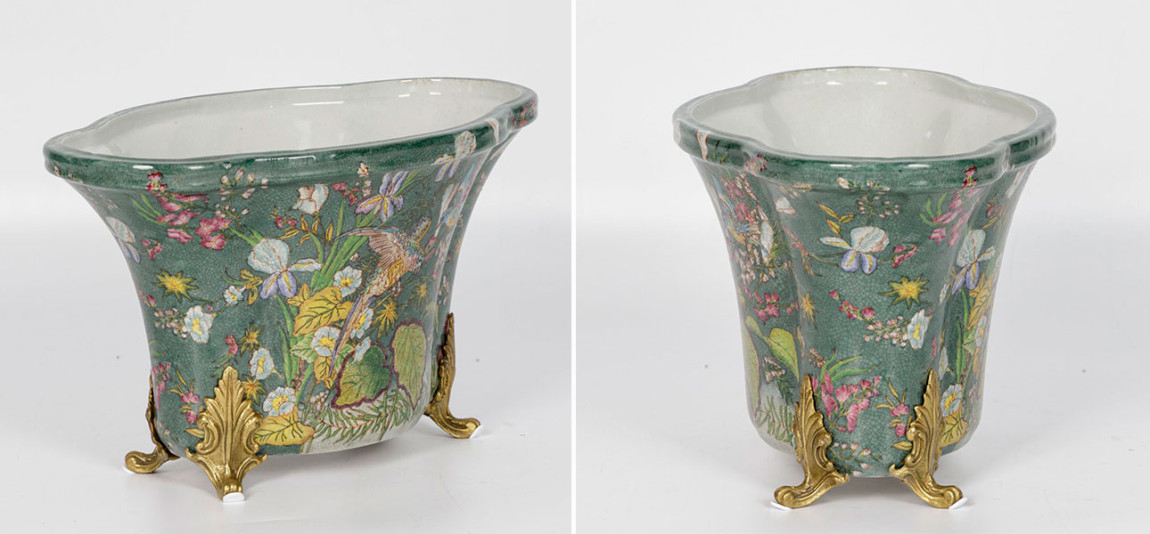 Ваза большая с орнаментом на бронзовых ножках Leonard