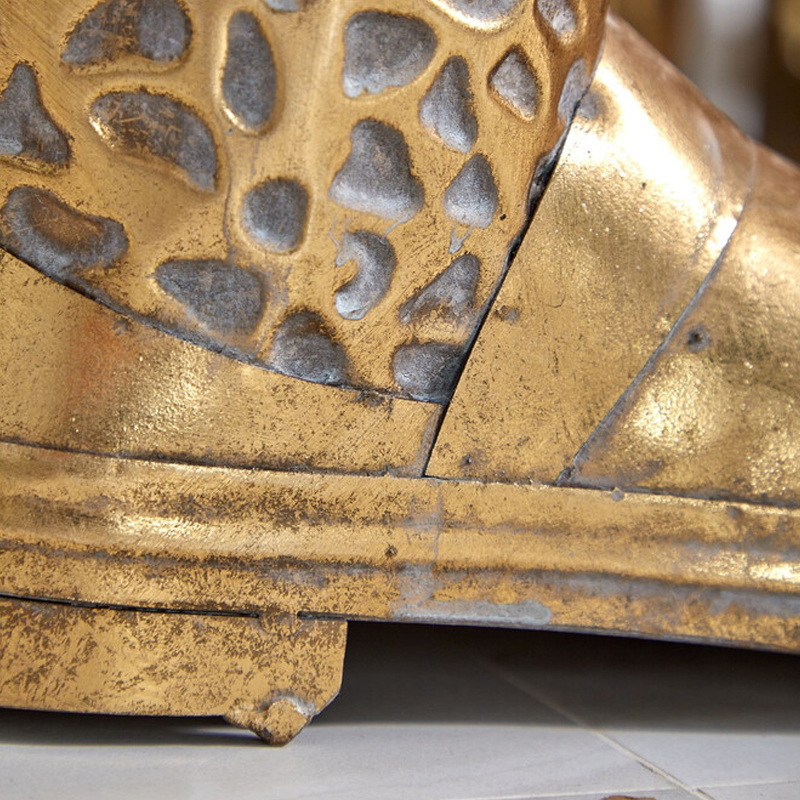 Ваза в форме сапог с рельефной текстурой и ручками Vase Boot