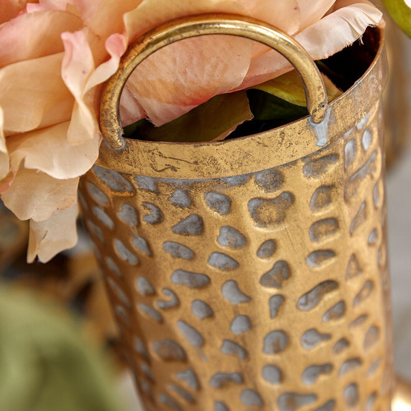 Ваза в форме сапог с рельефной текстурой и ручками Vase Boot