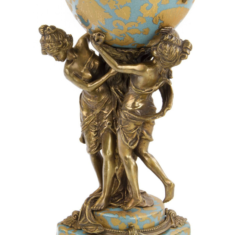 Ваза голубого цвета из фарфора с золотым растительным орнаментом и бронзовыми фигурками женщин Eden Garden porcelain and bronze