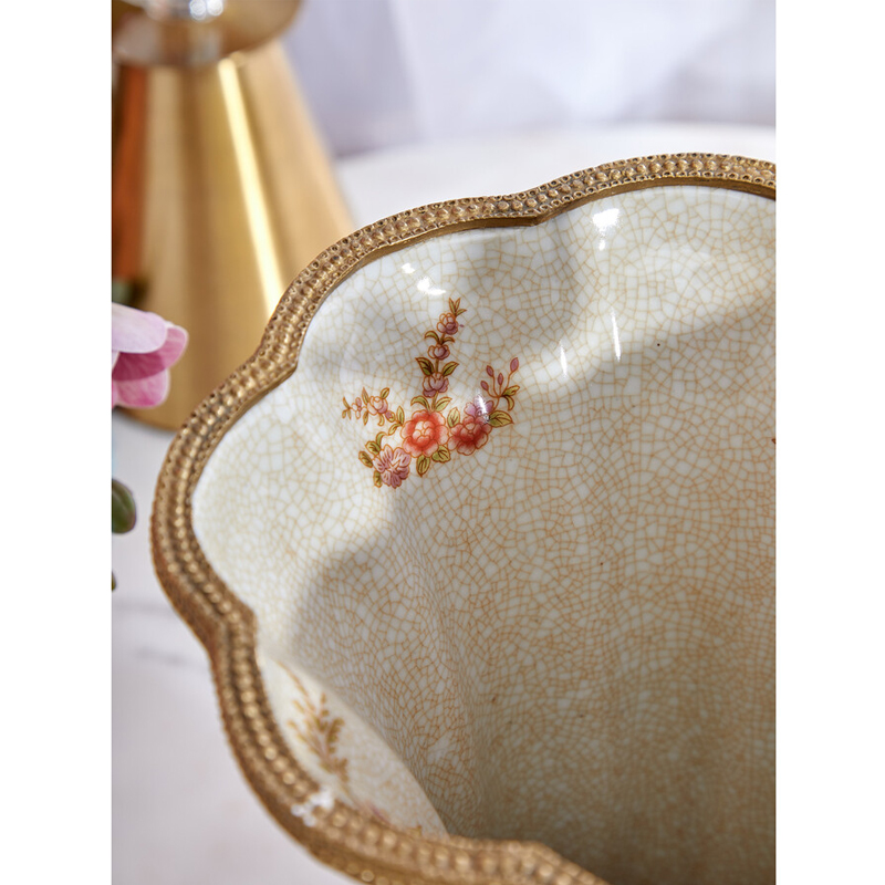 Ваза голубого цвета из фарфора с цветочным рисунком и бронзовой стрекозой Blue Garden