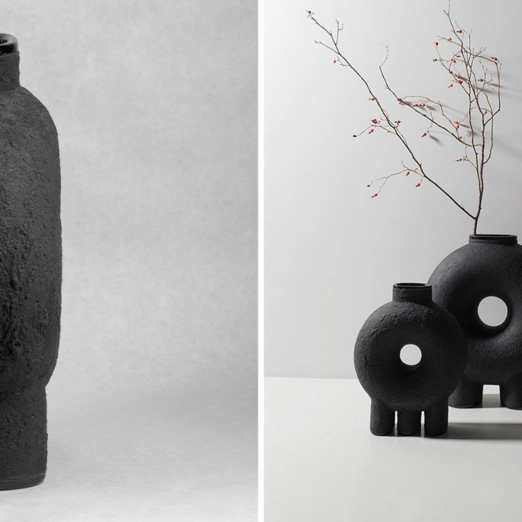 Ваза дизайнерская Черная Two Legs Sculpted Ceramic Vase by Faina