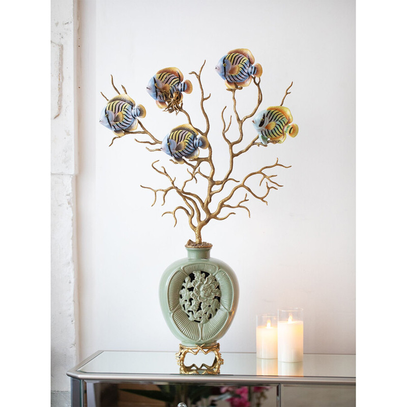 Ваза зеленая с бронзовыми ветвями и фарфоровыми рыбками Eden Garden