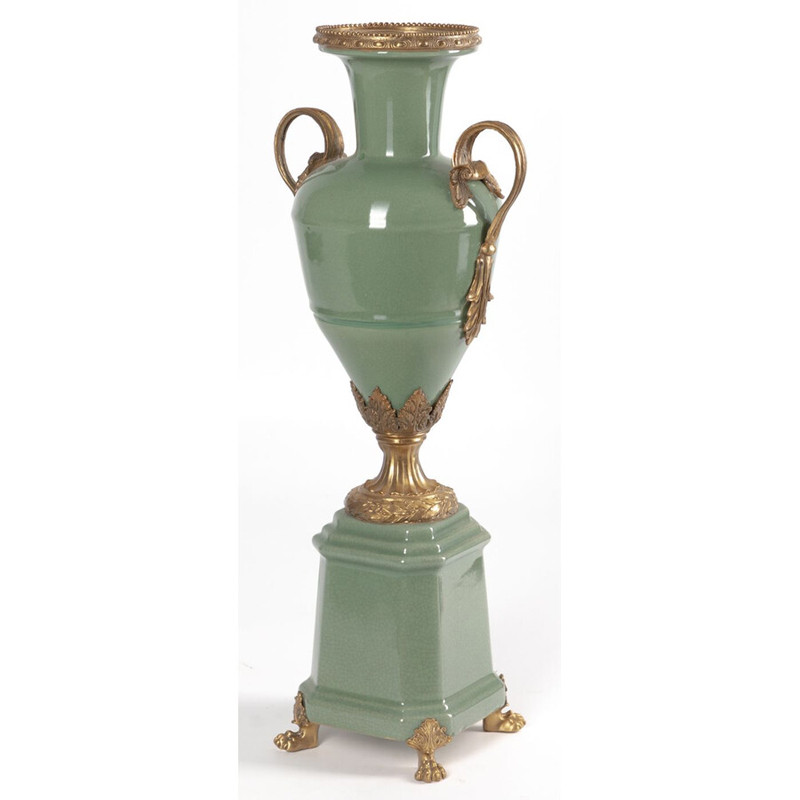Ваза зеленого цвета из фарфора на высокой подставке с бронзовыми ручками Eden Garden porcelain and bronze