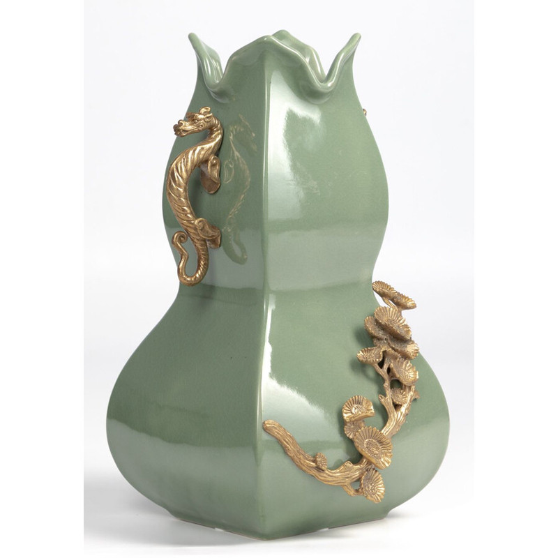 Ваза зеленого цвета из фарфора с бронзовыми ручками в виде драконов и рельефным цветочным декором Eden Garden porcelain and bronze