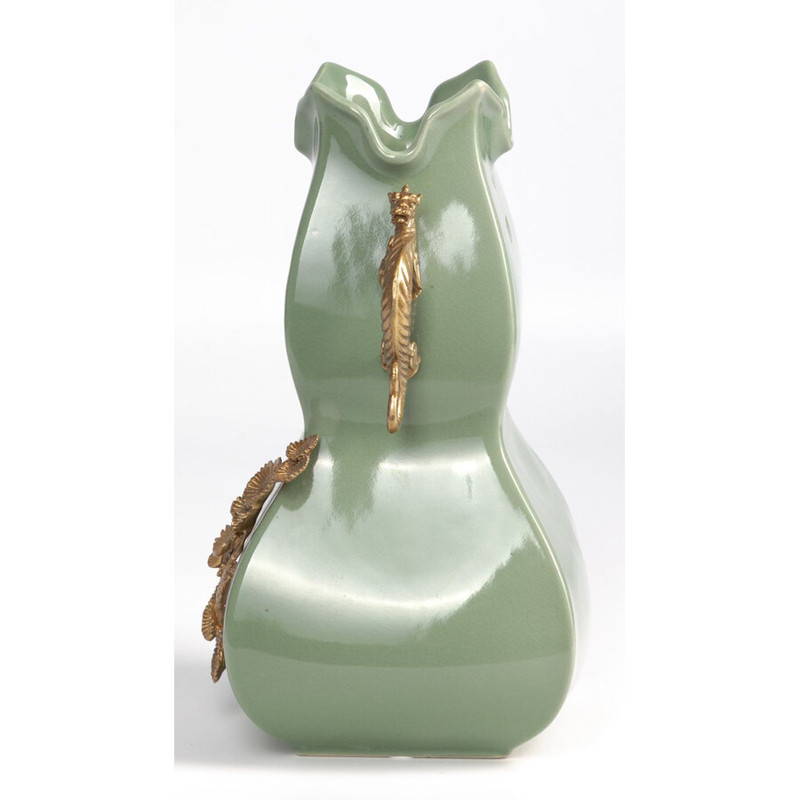 Ваза зеленого цвета из фарфора с бронзовыми ручками в виде драконов и рельефным цветочным декором Eden Garden porcelain and bronze