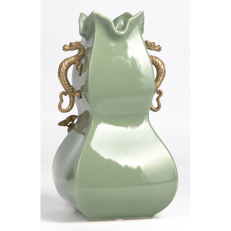 Ваза зеленого цвета из фарфора с бронзовыми ручками в виде драконов и рельефным цветочным декором Eden Garden porcelain and bronze