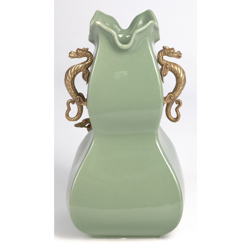 Ваза зеленого цвета из фарфора с бронзовыми ручками в виде драконов и рельефным цветочным декором Eden Garden porcelain and bronze