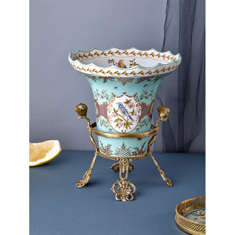 Ваза из голубого фарфора с рисунком птиц и цветов и декоративными элементами Blue Garden