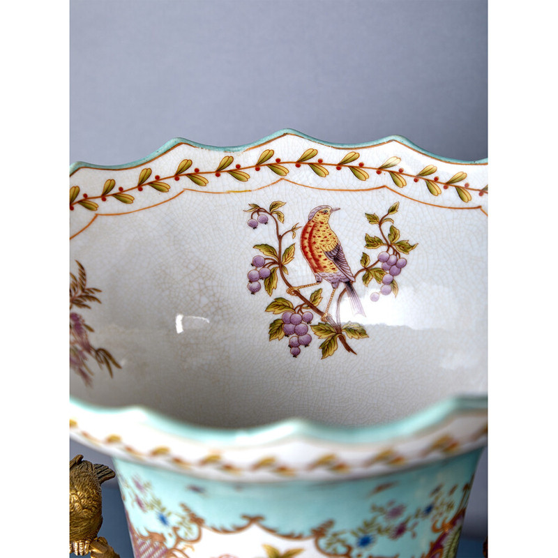 Ваза из голубого фарфора с рисунком птиц и цветов и декоративными элементами Blue Garden