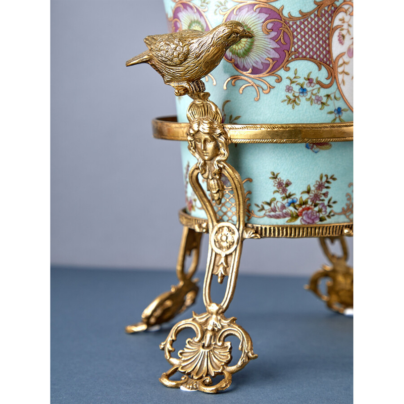 Ваза из голубого фарфора с рисунком птиц и цветов и декоративными элементами Blue Garden