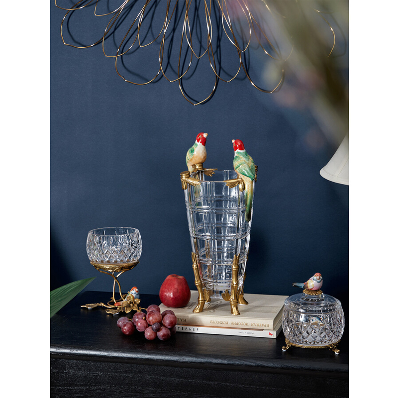 Ваза из прозрачного стекла с бронзовыми ножками и фигурками попугаев Eden Garden porcelain and bronze