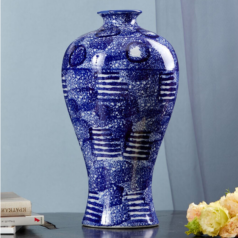 Ваза из фарфора сине-белого цвета Blue & White Ornament