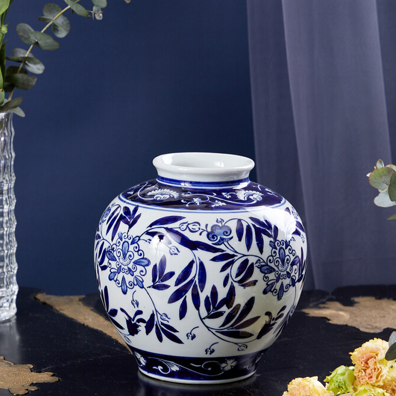 Ваза округлой формы с бело-синим цветочным орнаментом Blue & White Ornament