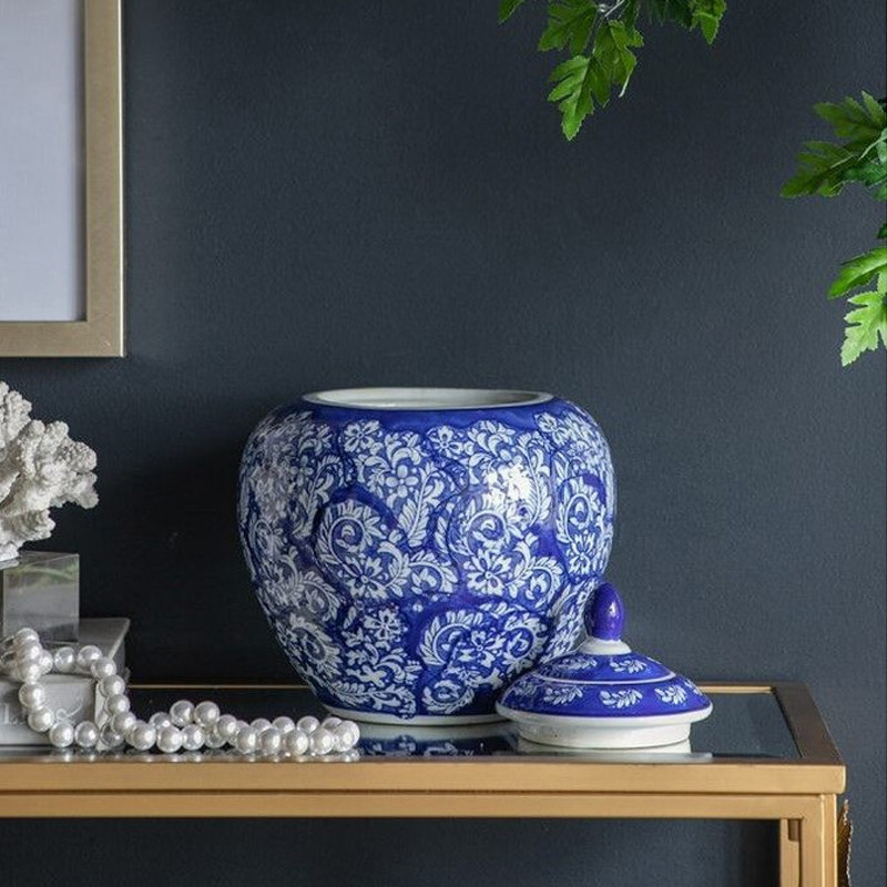 Ваза округлой формы с синей росписью и цветочным узором Blue & White Ornament