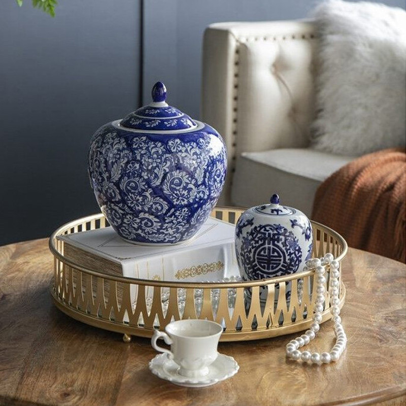 Ваза округлой формы с синей росписью и цветочным узором Blue & White Ornament