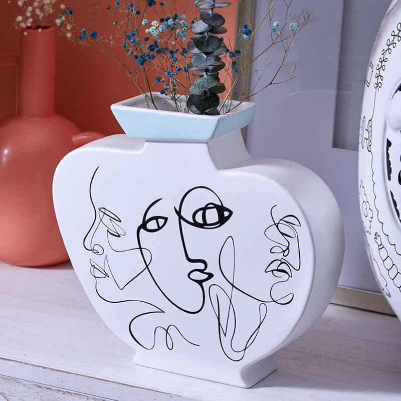 Ваза плоская белая с абстрактными черными линиями в форме лиц Faces of Imagination