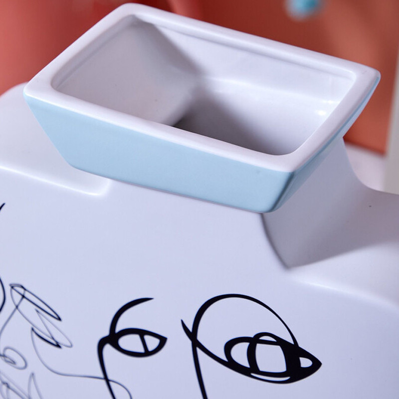 Ваза плоская белая с абстрактными черными линиями в форме лиц Faces of Imagination