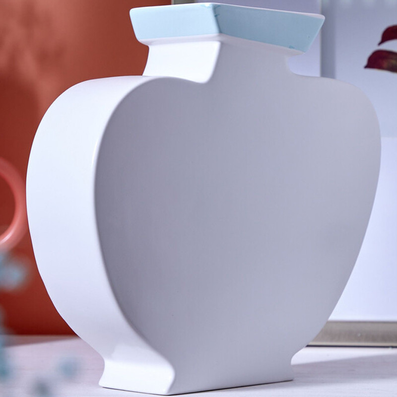 Ваза плоская белая с абстрактными черными линиями в форме лиц Faces of Imagination