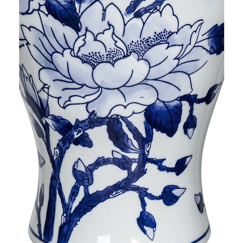 Ваза с бело-синей росписью и изображением цветов Blue & White Ornament