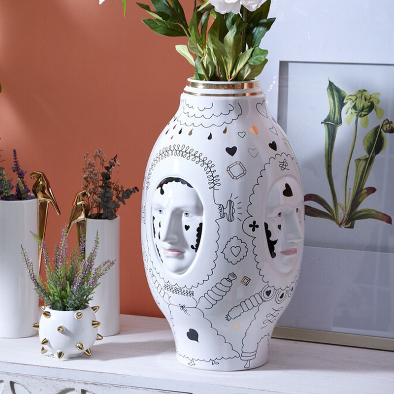 Ваза с декоративными лицами и графическими элементами в виде сердец и символов Faces of Imagination