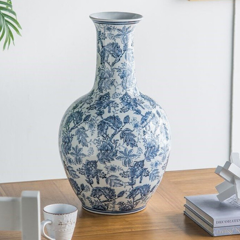 Ваза с классическим узором шинуазри синего цвета Blue & White Ornament