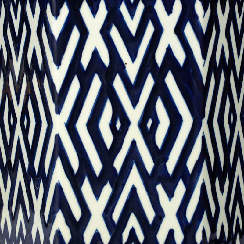 Ваза с крышкой и графическим узором в сине-белых цветах Blue & White Ornament