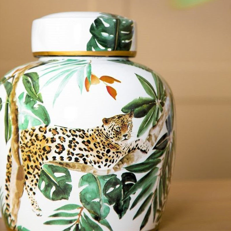 Ваза с крышкой фарфоровая с ручной росписью Leopard Collection