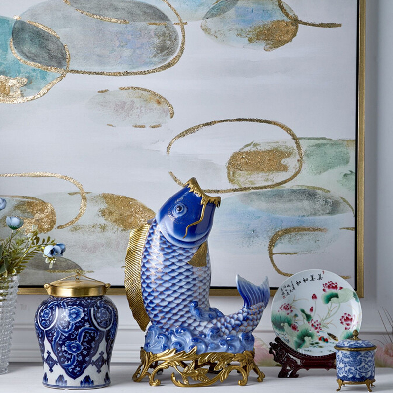 Ваза с насыщенным синим орнаментом и золотой крышкой Blue & White Ornament