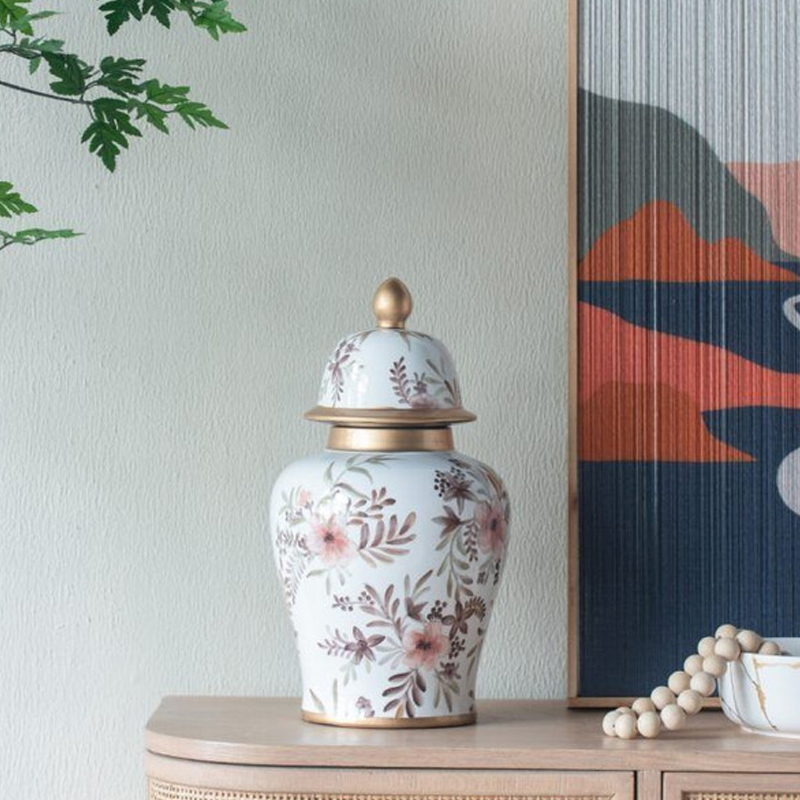Ваза с нежным цветочным узором в пастельных тонах и крышкой с золотым акцентом Chinoiserie Ceramics