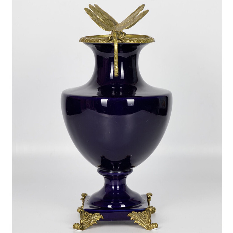 Ваза темно-синего цвета из фарфора с бронзовыми стрекозами Eden Garden porcelain and bronze