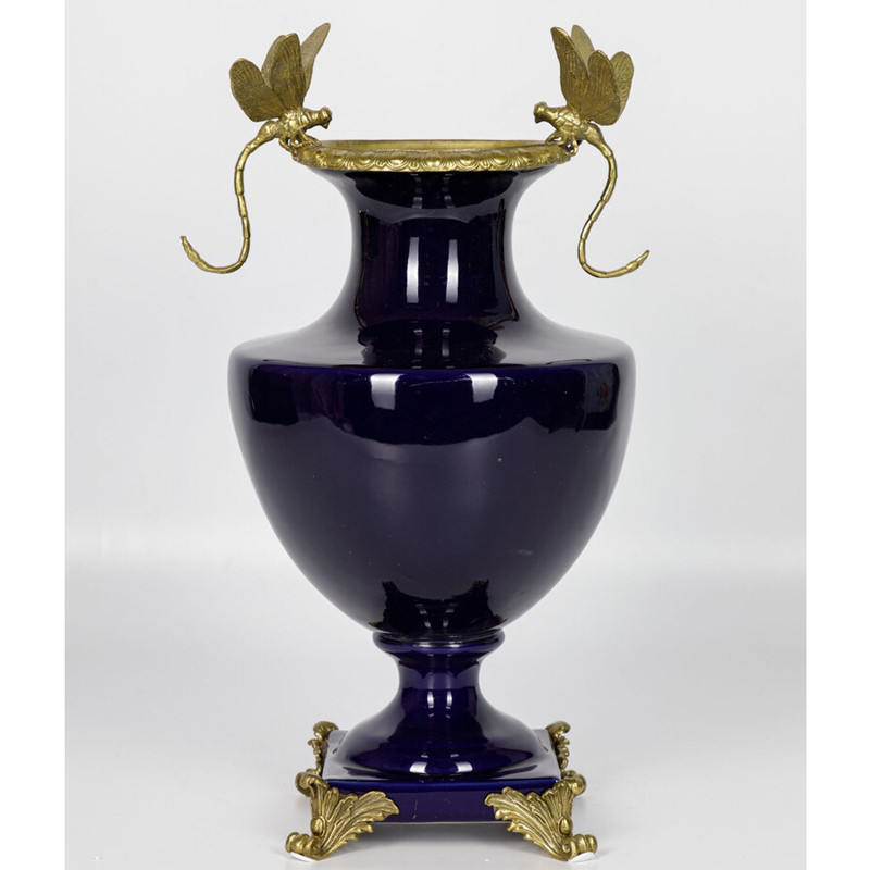 Ваза темно-синего цвета из фарфора с бронзовыми стрекозами Eden Garden porcelain and bronze