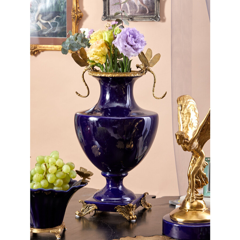 Ваза темно-синего цвета из фарфора с бронзовыми стрекозами Eden Garden porcelain and bronze