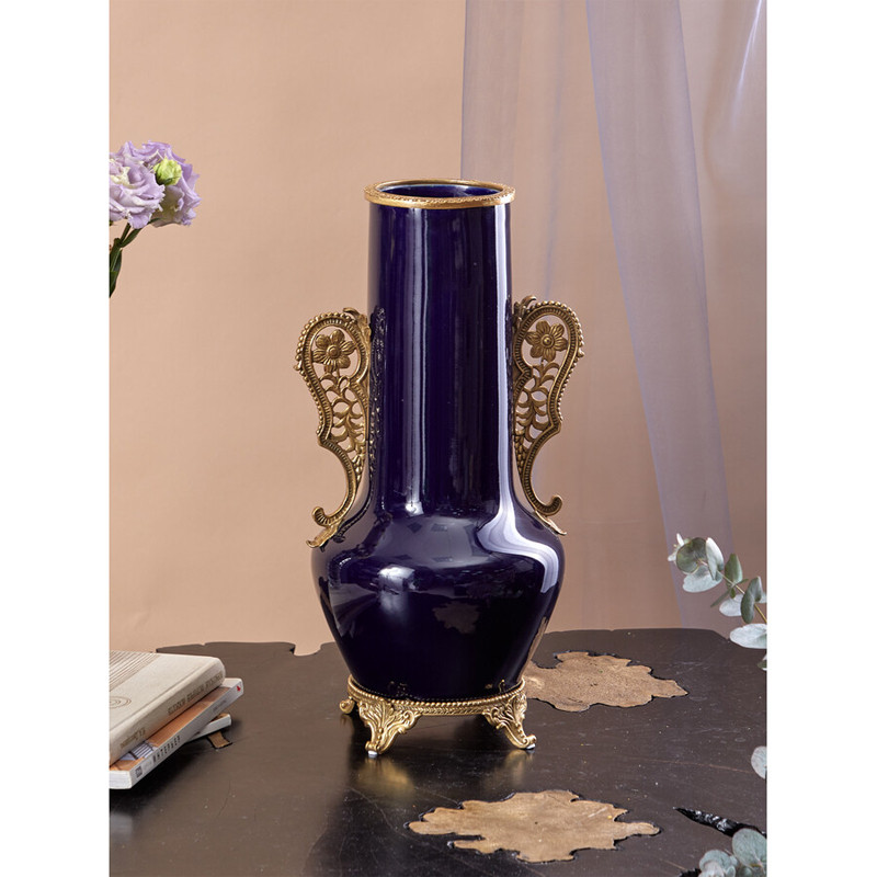 Ваза темно-синяя фарфоровая с бронзовыми ручками и ножками Eden Garden