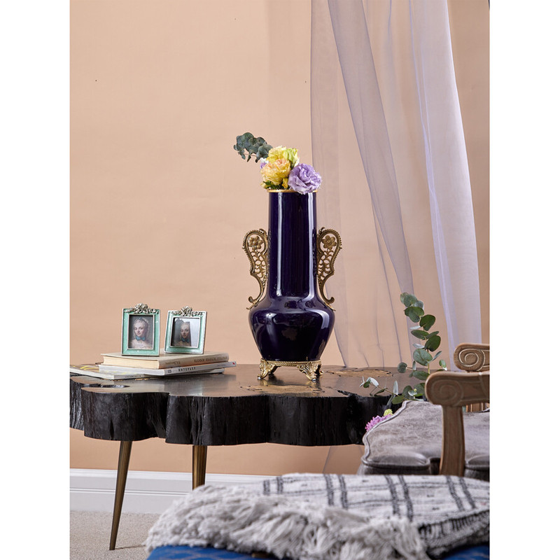 Ваза темно-синяя фарфоровая с бронзовыми ручками и ножками Eden Garden