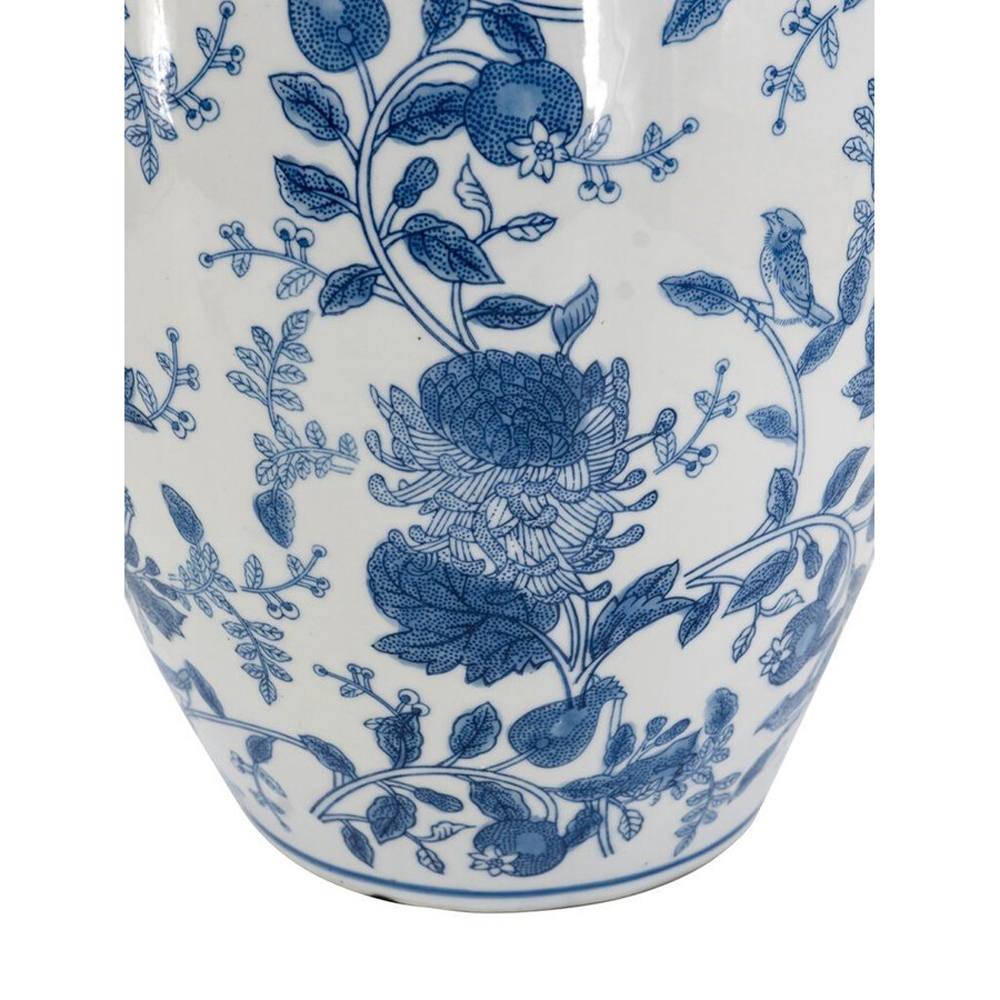 Ваза фарфоровая с узким горлышком и синими цветочными мотивами Independence