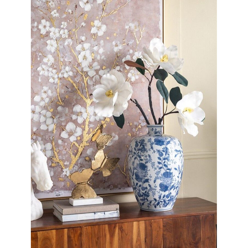 Ваза фарфоровая с узким горлышком и синими цветочными мотивами Independence