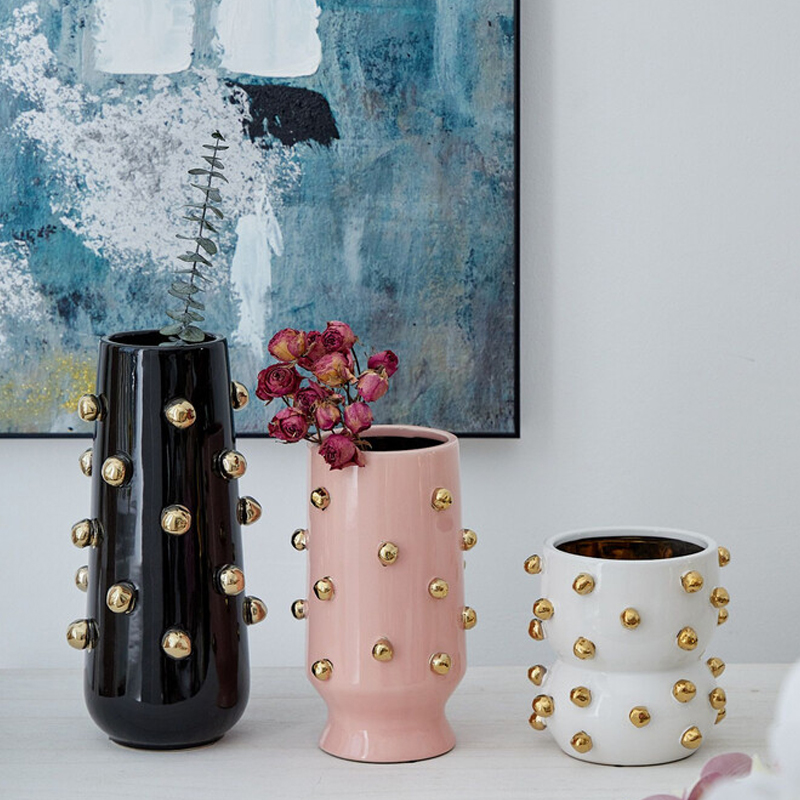 Ваза черная цилиндрическая с глянцевым покрытием и золотыми декоративными элементами Molecule Collection