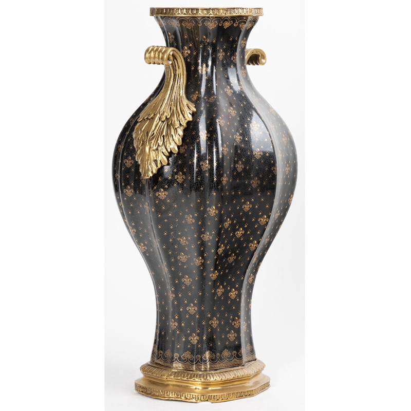 Ваза черного цвета из фарфора с золотистым узором и бронзовыми ручками Высота 39.5 см Eden Garden porcelain and bronze