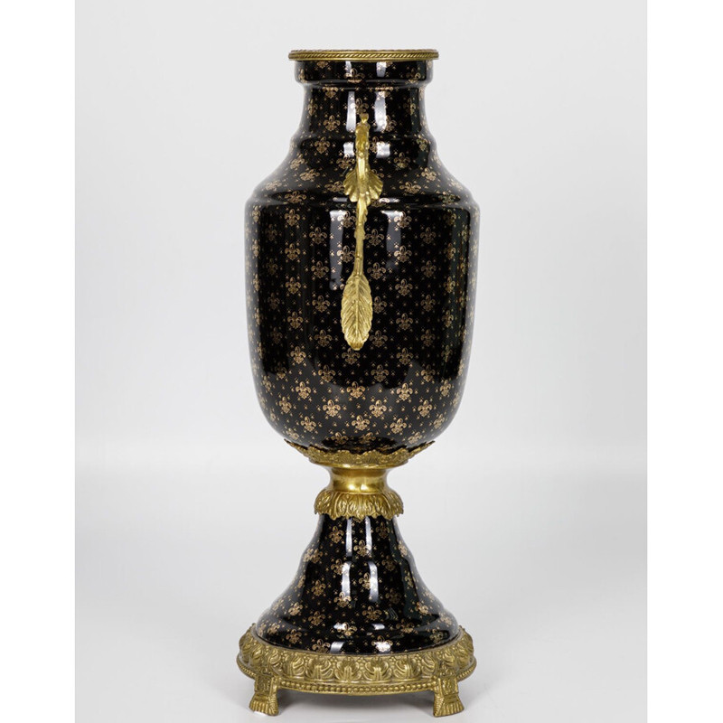Ваза черного цвета из фарфора с золотистым узором и бронзовыми элементами Eden Garden porcelain and bronze