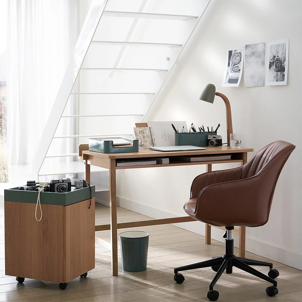 Вращающееся кресло на колёсах Alis Chair