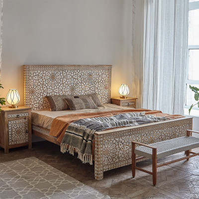 Двуспальная кровать из массива манго с резьбой Celestino Grey Mango Bed