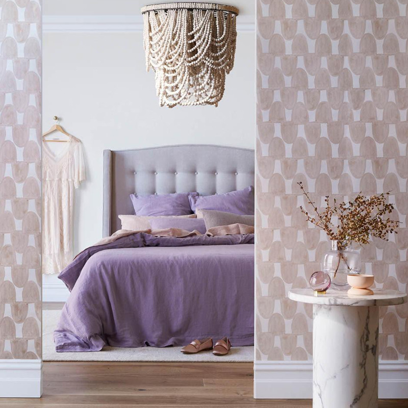 Двухъярусная люстра украшенная круглыми белыми бусинами Gradient Chandelier White