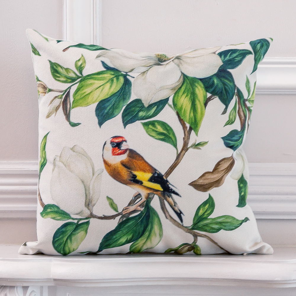 Декоративная подушка бежевая с изображением птица в саду Blooming Birds
