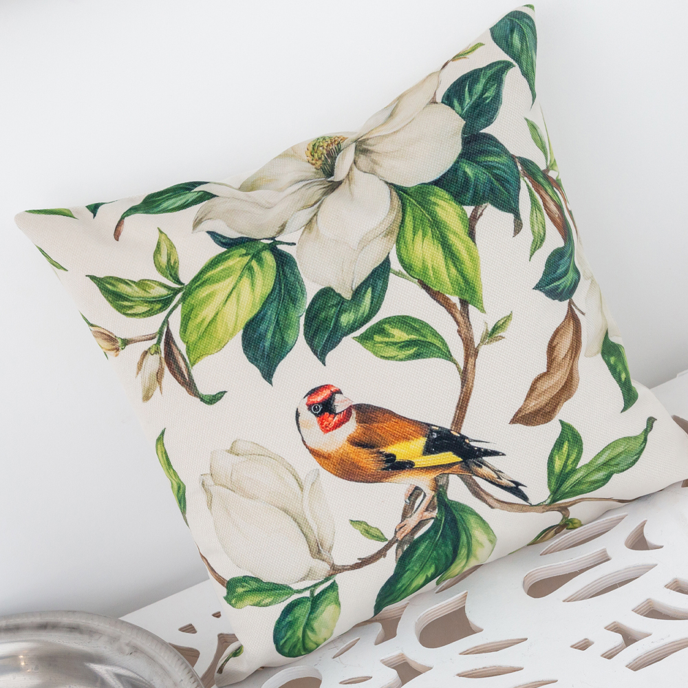 Декоративная подушка бежевая с изображением птица в саду Blooming Birds