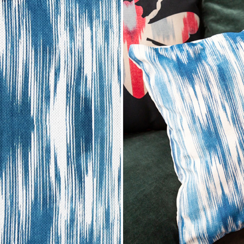 Декоративная подушка с голубым узором Ikat Pattern