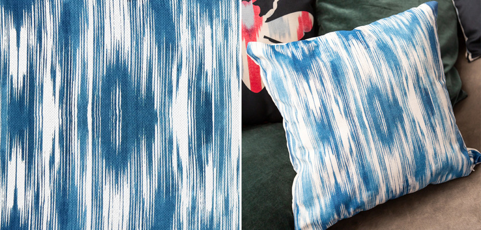 Декоративная подушка с голубым узором Ikat Pattern