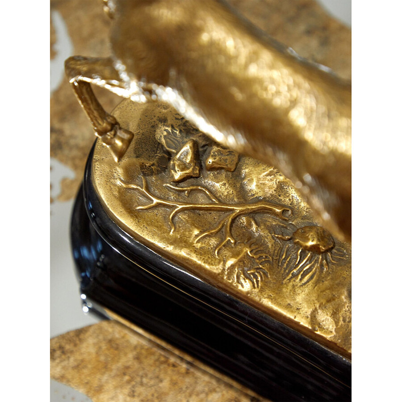 Держатель для книг в виде оленя из фарфора и бронзы Eden Garden porcelain and bronze