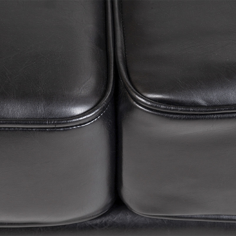 Диван кожаный двухместный на 4-х деревянных ножках из массива березы Logan Leather Seating black